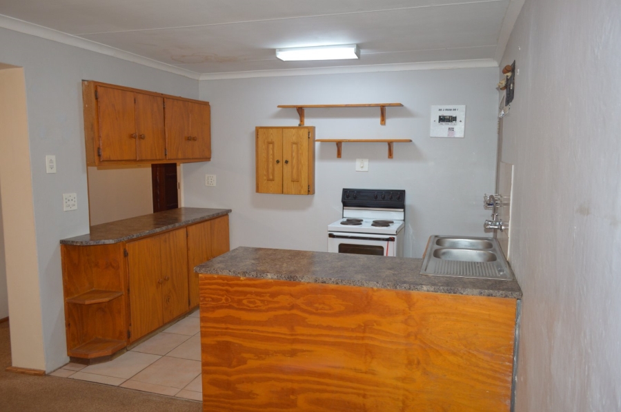 To Let 2 Bedroom Property for Rent in Songloed North West